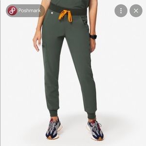 Miss green Figs jogger scrubs. Selling these because I ordered the wrong size.